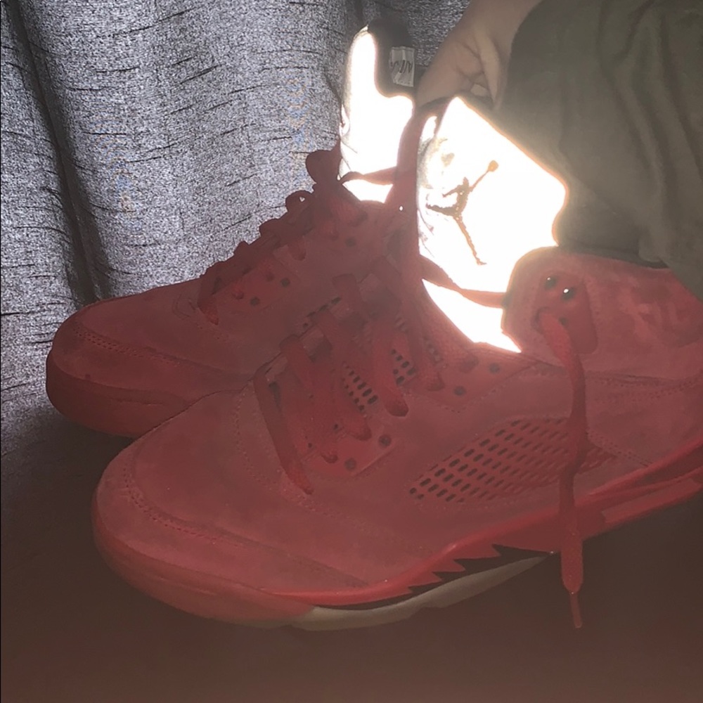 Retro 5 Red Suedes